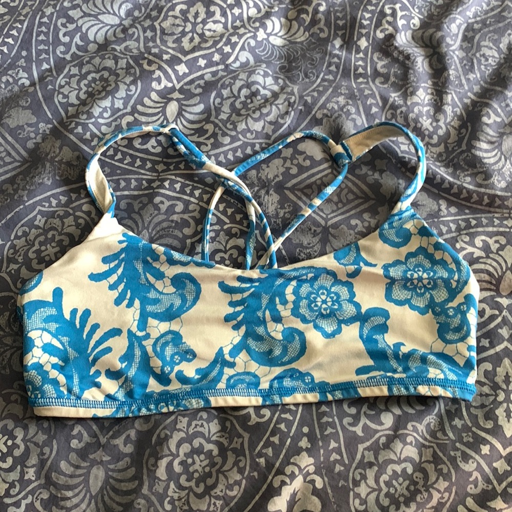 Lululemon size 8 sports bra